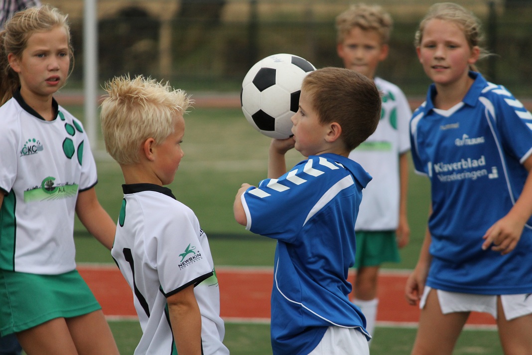 Oefenwedstrijd E2 Almkerk 117.JPG